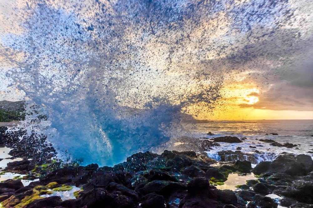 Oahu photography tours wave splash